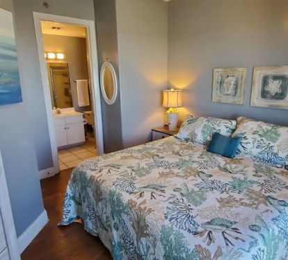 2nd Master Suite with private bathroom.