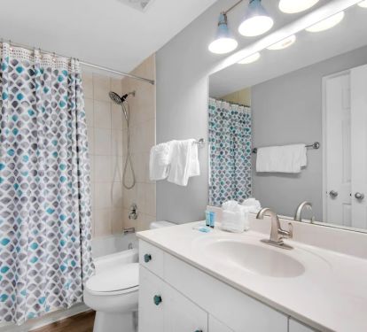 Guest bathroom adjoins to 2nd bedroom