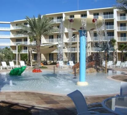 The zero depth pool is wonderful for your littles!