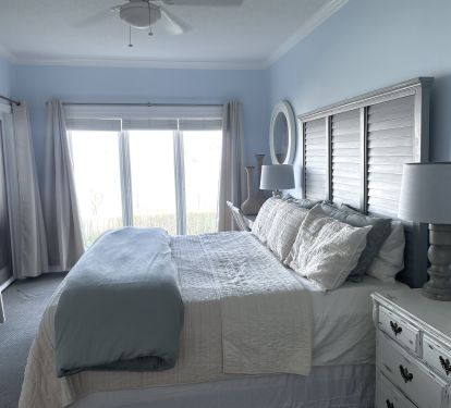 MASTER BEDROOM WITH KING SIZE BED &amp; BEAUTIFUL VIEWS OF OLD RIVER 
