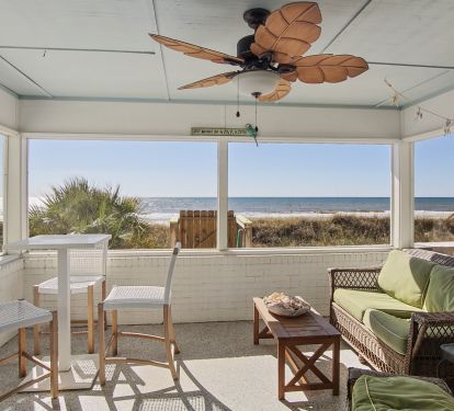 Cozy screened in porch