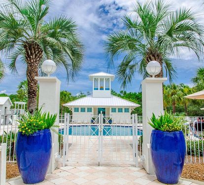 Just 3 houses down The Promenade to the Bellview Park and Pool