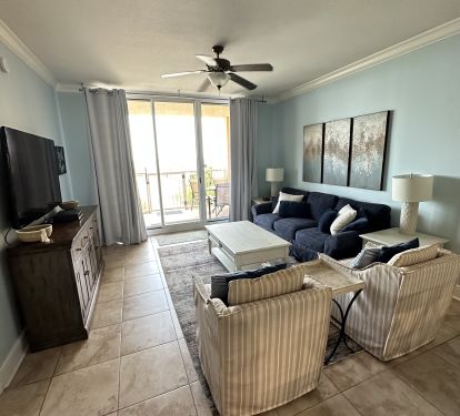 LIVING ROOM WITH POOL/GULF VIEW