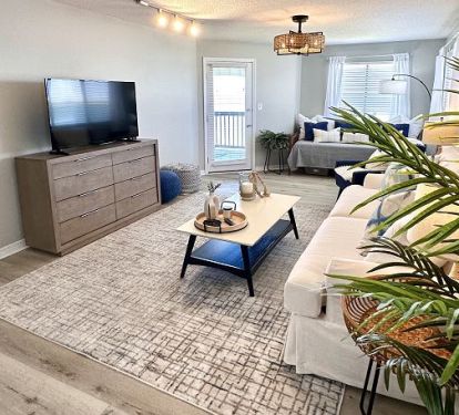Home Decor, Floor, Lamp, Screen, Indoors