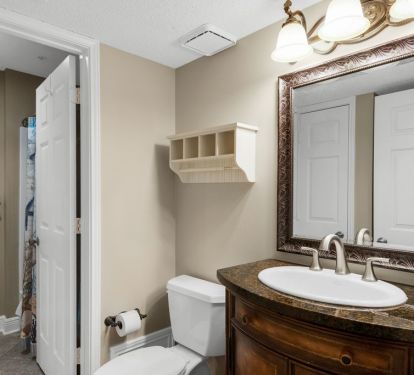 2nd half bath in hall!