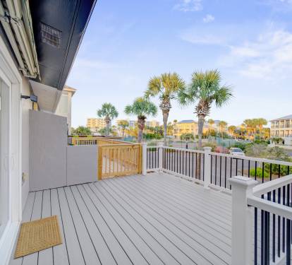 Upper back balcony