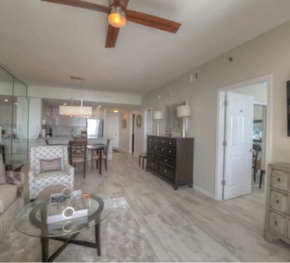 Living Room with flat screen TV &amp; Pull out couch