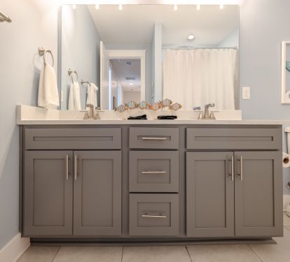 Second floor full bathroom
