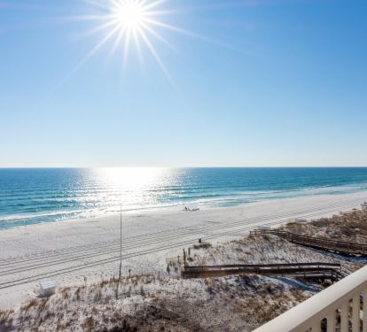 Enjoy your front-row balcony seat for Emerald Coast sunsets