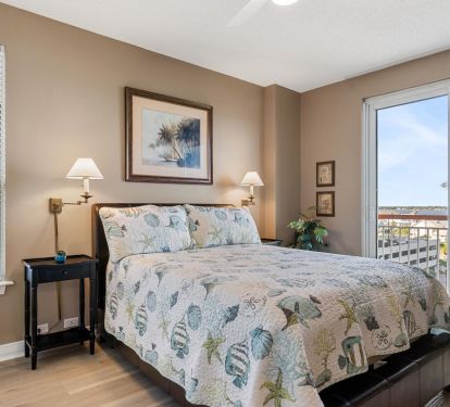 Spacious queen bedroom w/private ensuite and Juliet Balcony
