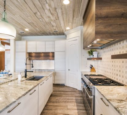 Fully Equipped Kitchen with Custom cabinets &amp; high-end appliances