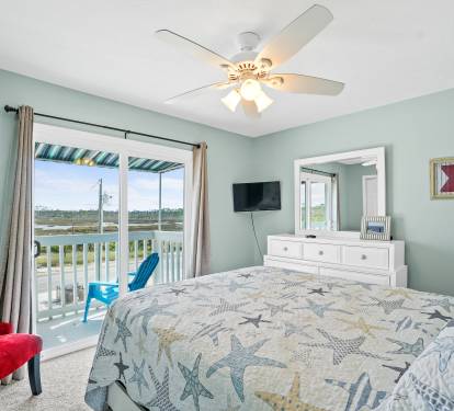 Bayside Bedroom with Queen Bed and Bay Views