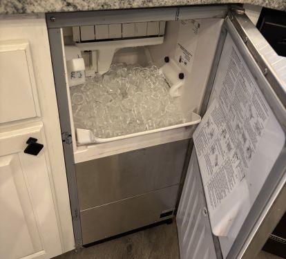 High capacity ice machine....that's a huge plus!