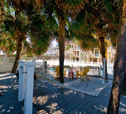 Hammock area around the pool