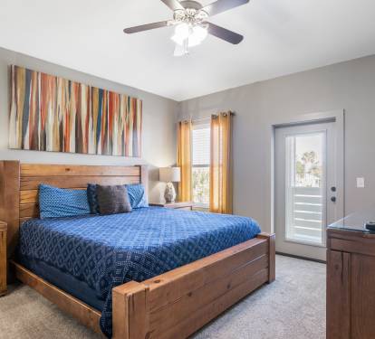 King suite with private bathroom and balcony access