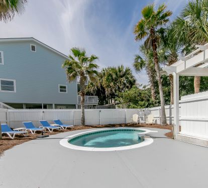 Private Heated Pool- Plenty of lounge chairs