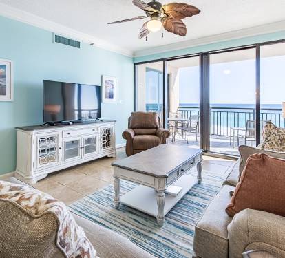 Living room with 55" tv