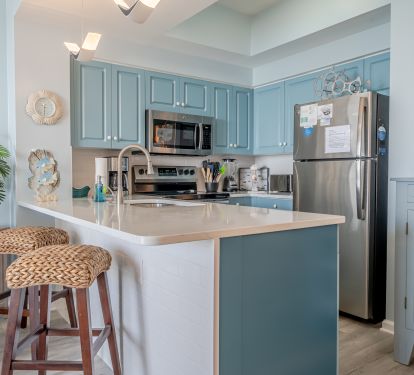 Snack bar with 2 stools