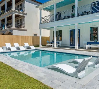 Mariner-4 Enjoy the Sunshine State! Mariner features a private pool in a fully fenced back yard. (Seasonally heated between October 1 and April 30 at no additional charge.)