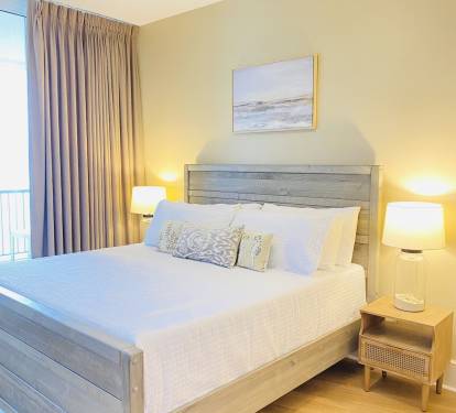 2nd master with gulf view, king bed and attached bath
