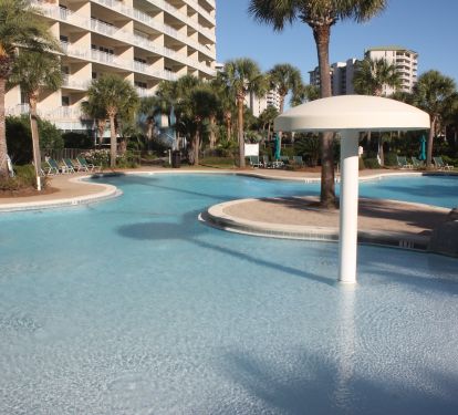 Sterling Shores pool with mushroom fountain and zero entry feature