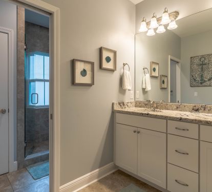 En-suite master bath