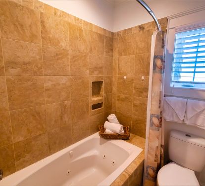 Cottages at Romar C3 Upstairs Bathroom