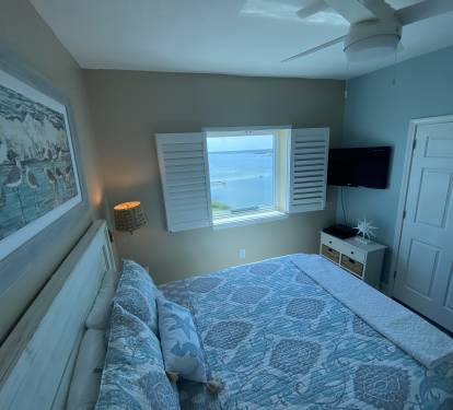 Another fabulous water view - imagine waking to this every morning!