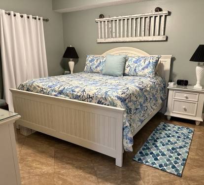 Middle King Bedroom 