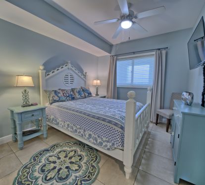 Second bedroom with tv and blackout drapes!