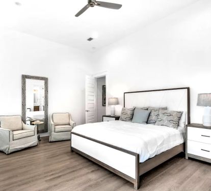 Horizon-17 Bedroom 4. Pic 1. 3rd floor. King bedroom with private bath, balcony and writing desk. (sleeps 2)