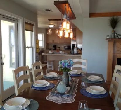 Lare dining table that seats 8 with 2 more seats at kitchen bar area