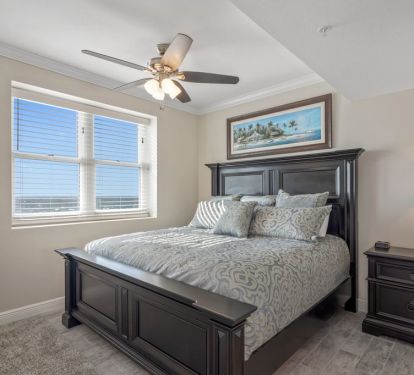 second bedroom with KING bed and ocean view!