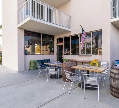 Stingrays Bar &amp; Grill