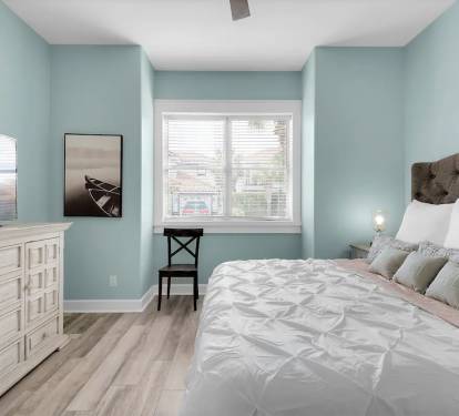 Seafoam-21 1st floor. King room with premium mattress and designer grade bedding.