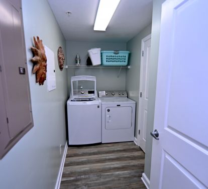 Beautiful 4 bedroom end unit, sleeps 8-12,_23