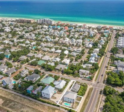Freestyle-13 Just walk out Freestyle's front door and turn left. You'll run smack dab into the Emerald Coast's world famous sugar sand. Or, park Freestyle's free golf cart at any of our neighborhood beach accesses.