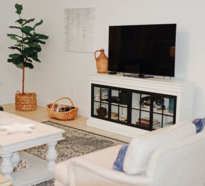 Smart tv, books and games for your enjoyment during your stay
