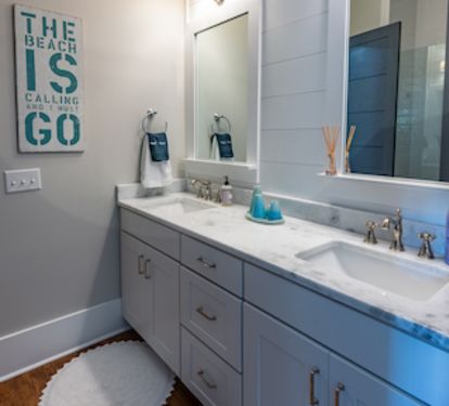 Queen Bedroom Bathroom, Shared with Bunk Room