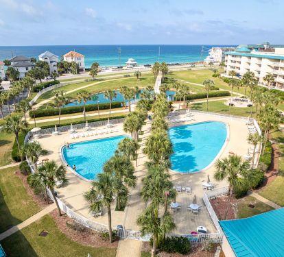 Two pools (one heated in the winter)