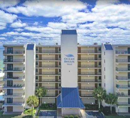 Small complex w/ 200 ft private beach. Forget the crowds.