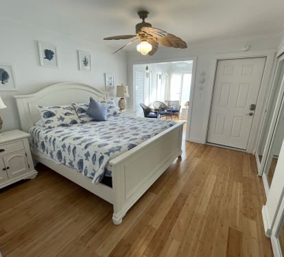 Master Bedroom and sitting room - New King Bed, lamps and night stands