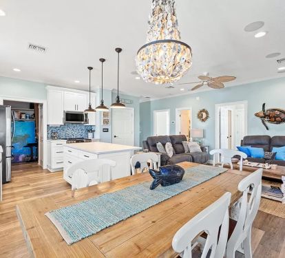 Dining Area w/Seating for 6