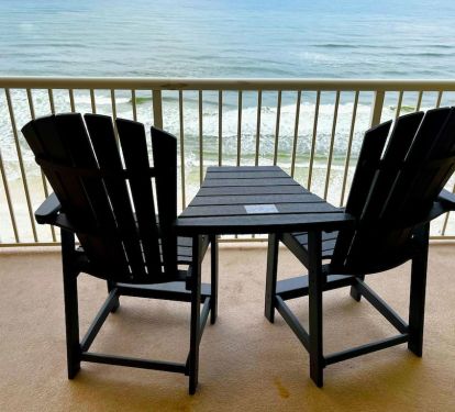 Balcony, just sit back and relax and watch the waves roll in.