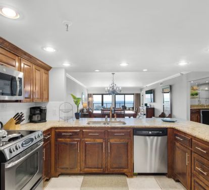 Spacious kitchen with dishwasher