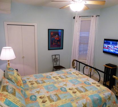 2nd bedroom has queen bed, 40 inch TV, Blue Ray player, and private bath