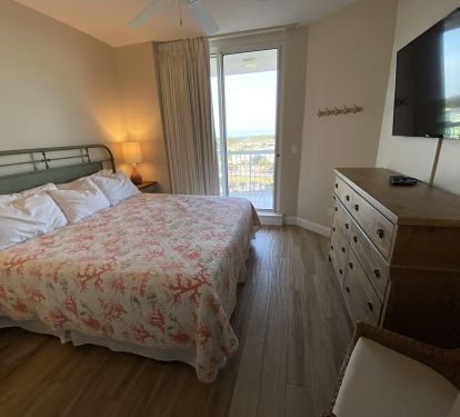 Bdrm 4- Luxury king size gel mattress, 50 inch HD Tv, balcony with city views.
