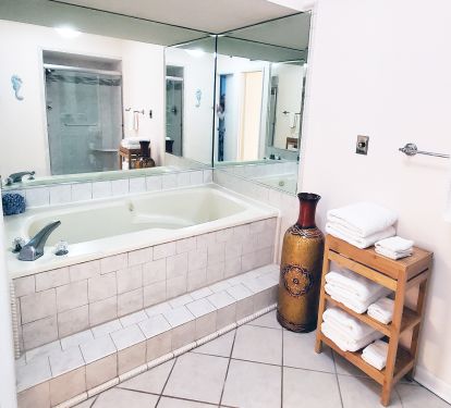 Jetted Jacuzzi Tub