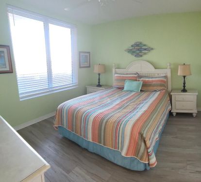 Bedroom #2, queen bed with access to bathroom #2