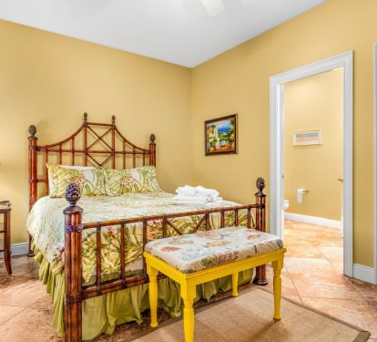 Queen Bedroom facing the Road